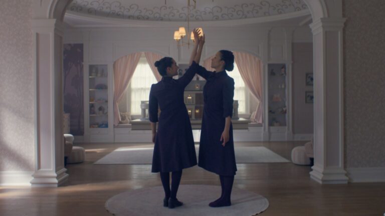 Disney+ startet neue Serie 'The Testaments' basierend auf Handmaid's Tale