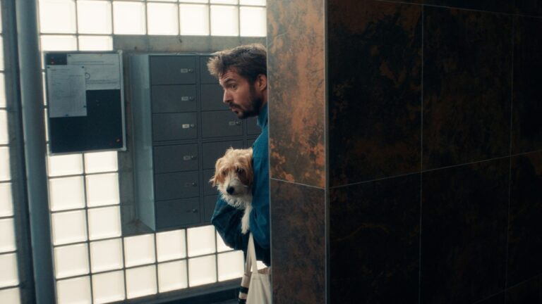 Nederlandse komedie 'Hond & ik' erobert Prime Video Top 3