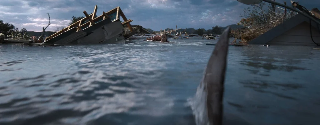 Thrash: Hurrikan bringt Bullenhaie in überflutete Stadt
